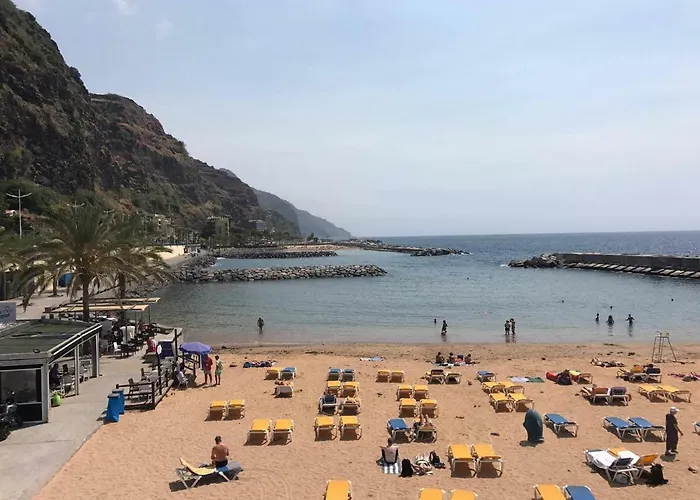 بيت للعطل Endless Blue House